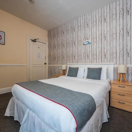 OYO Pier Hotel Rhyl Extérieur photo