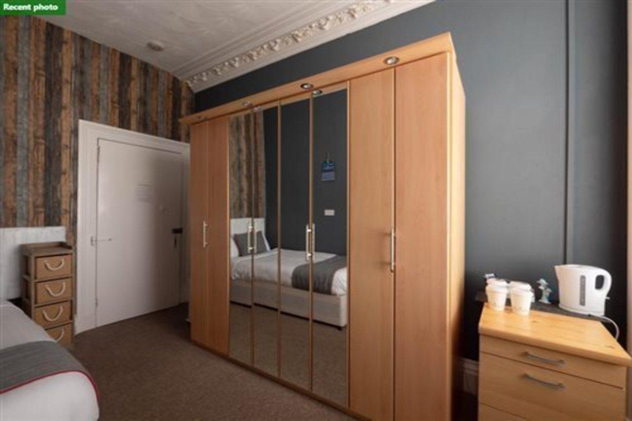 OYO Pier Hotel Rhyl Extérieur photo