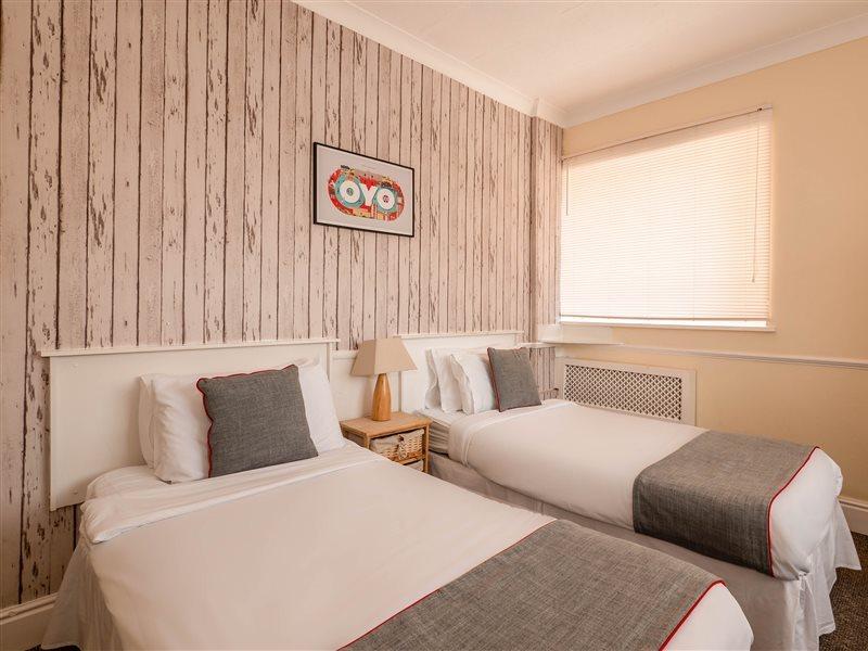 OYO Pier Hotel Rhyl Extérieur photo