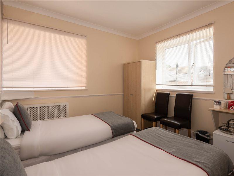 OYO Pier Hotel Rhyl Extérieur photo