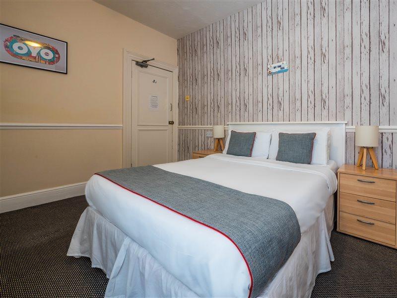 OYO Pier Hotel Rhyl Extérieur photo