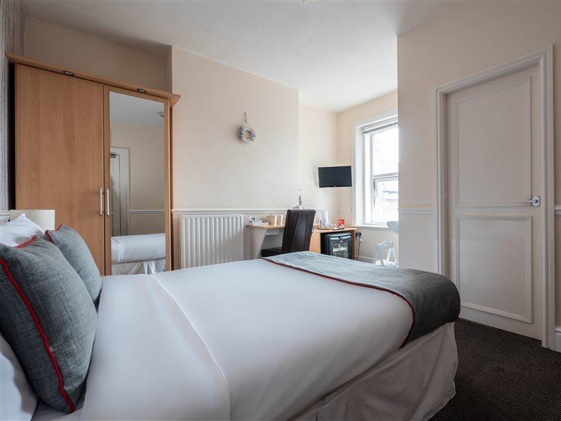 OYO Pier Hotel Rhyl Extérieur photo