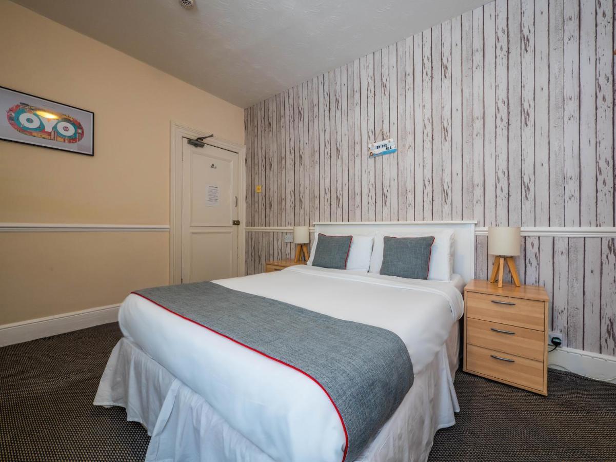 OYO Pier Hotel Rhyl Extérieur photo