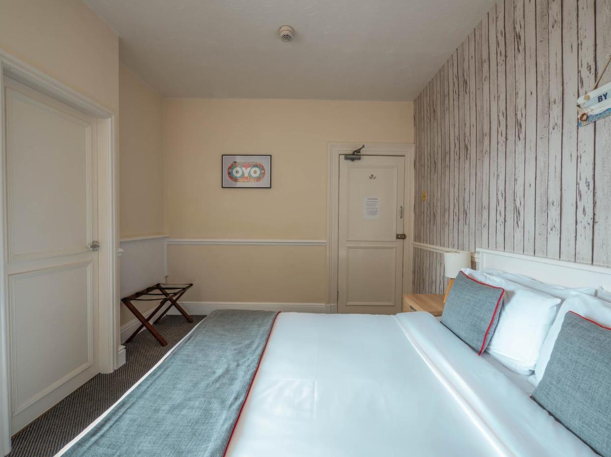 OYO Pier Hotel Rhyl Extérieur photo