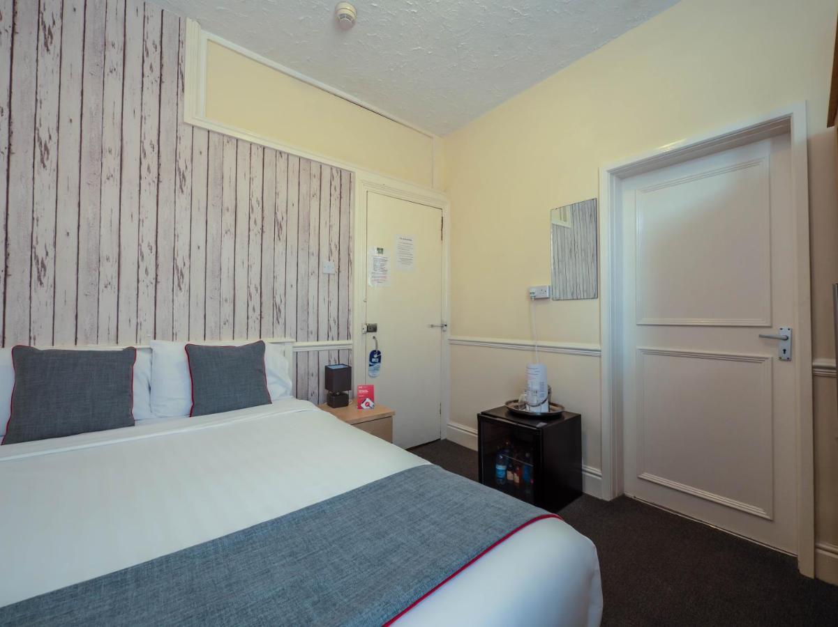 OYO Pier Hotel Rhyl Extérieur photo