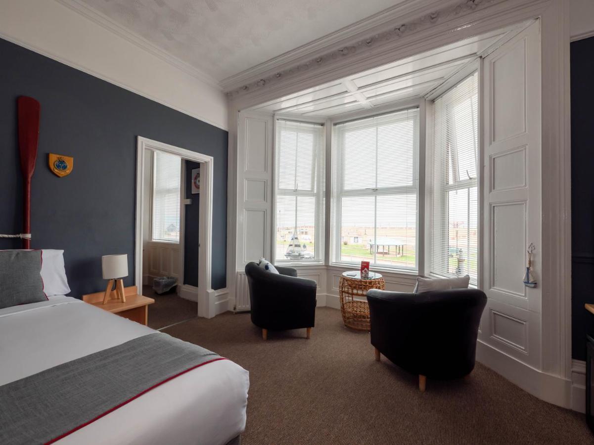 OYO Pier Hotel Rhyl Extérieur photo