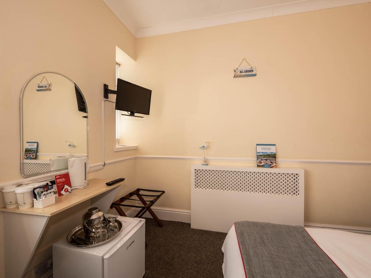 OYO Pier Hotel Rhyl Extérieur photo
