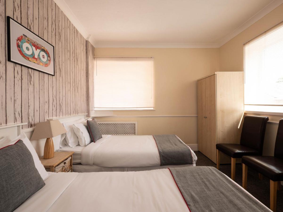 OYO Pier Hotel Rhyl Extérieur photo