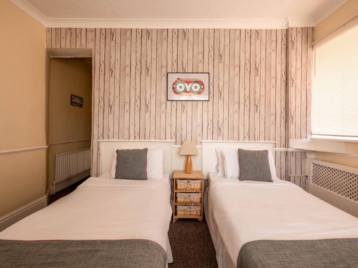 OYO Pier Hotel Rhyl Extérieur photo