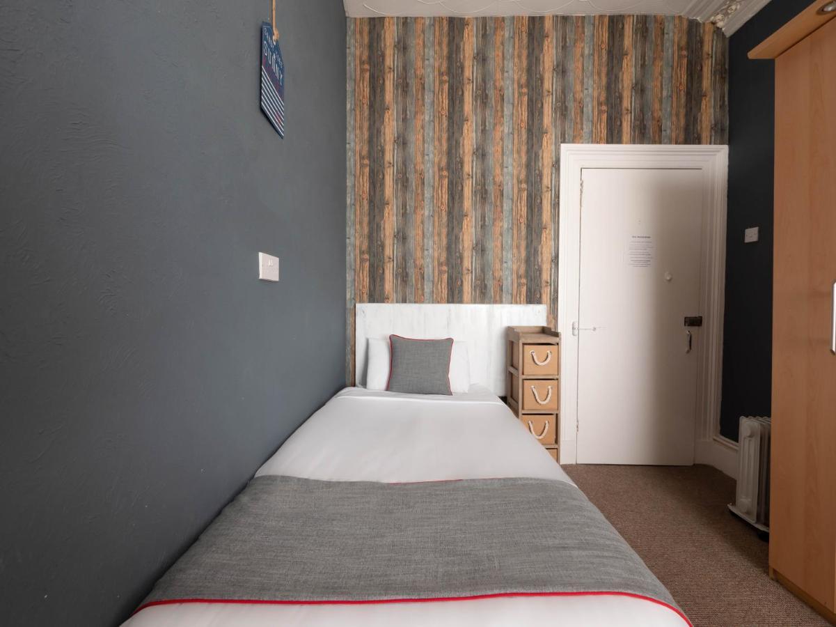 OYO Pier Hotel Rhyl Extérieur photo