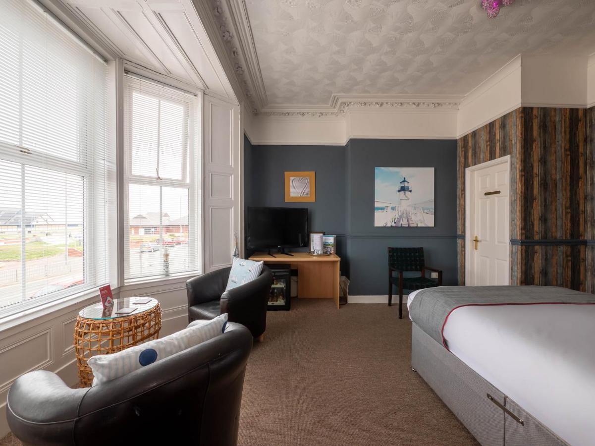 OYO Pier Hotel Rhyl Extérieur photo