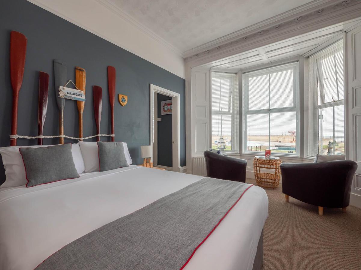 OYO Pier Hotel Rhyl Extérieur photo