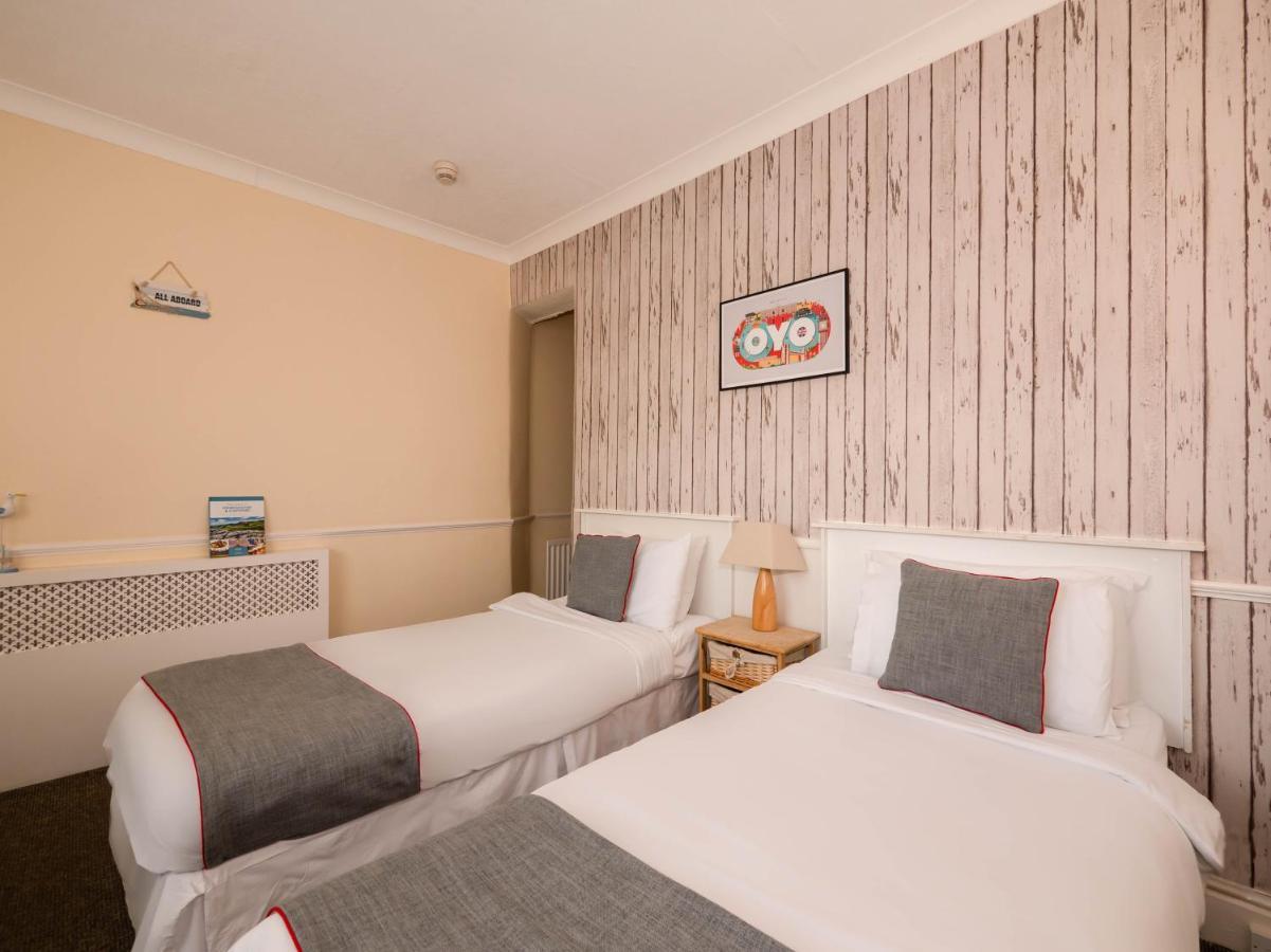 OYO Pier Hotel Rhyl Extérieur photo