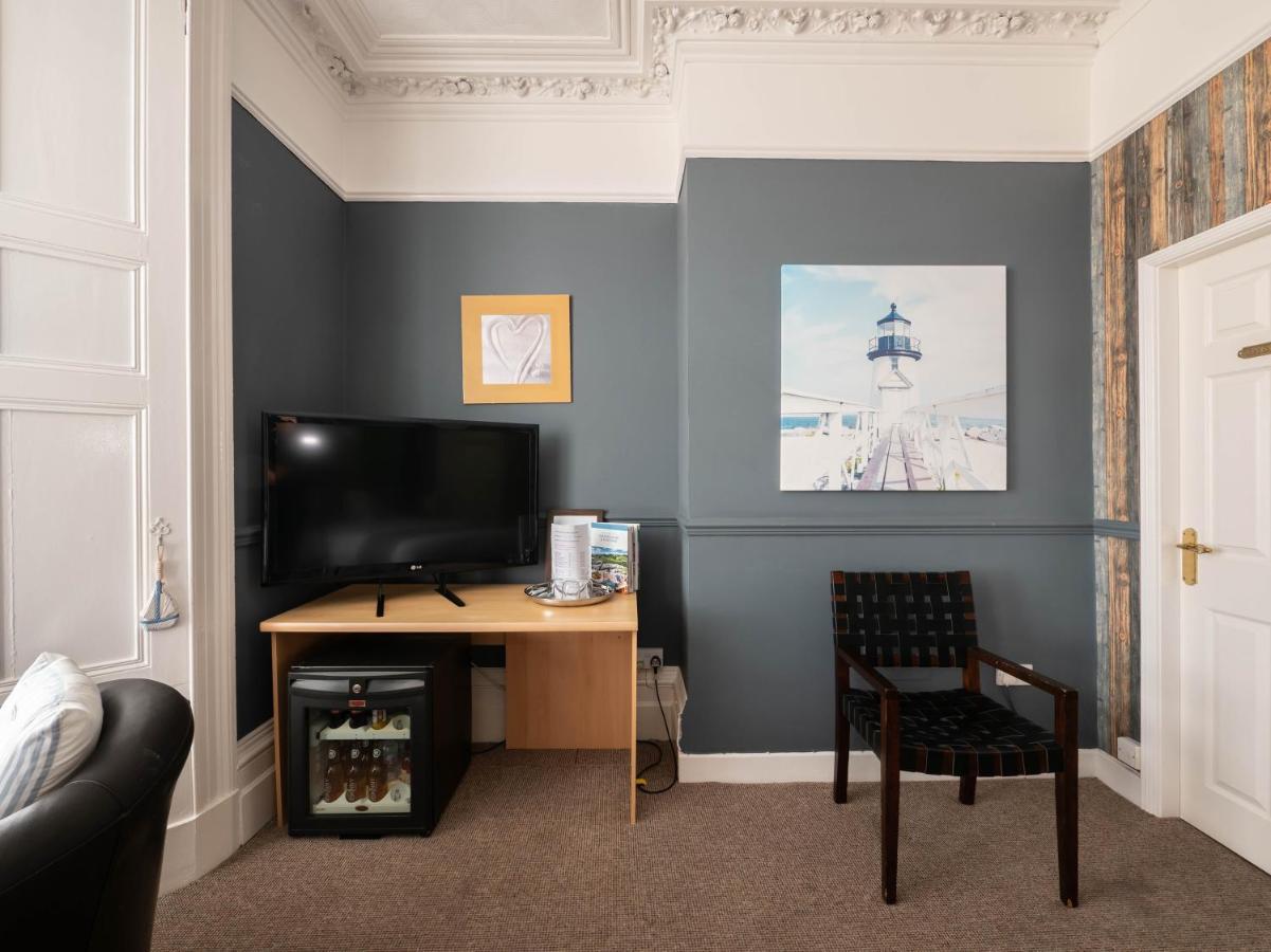 OYO Pier Hotel Rhyl Extérieur photo